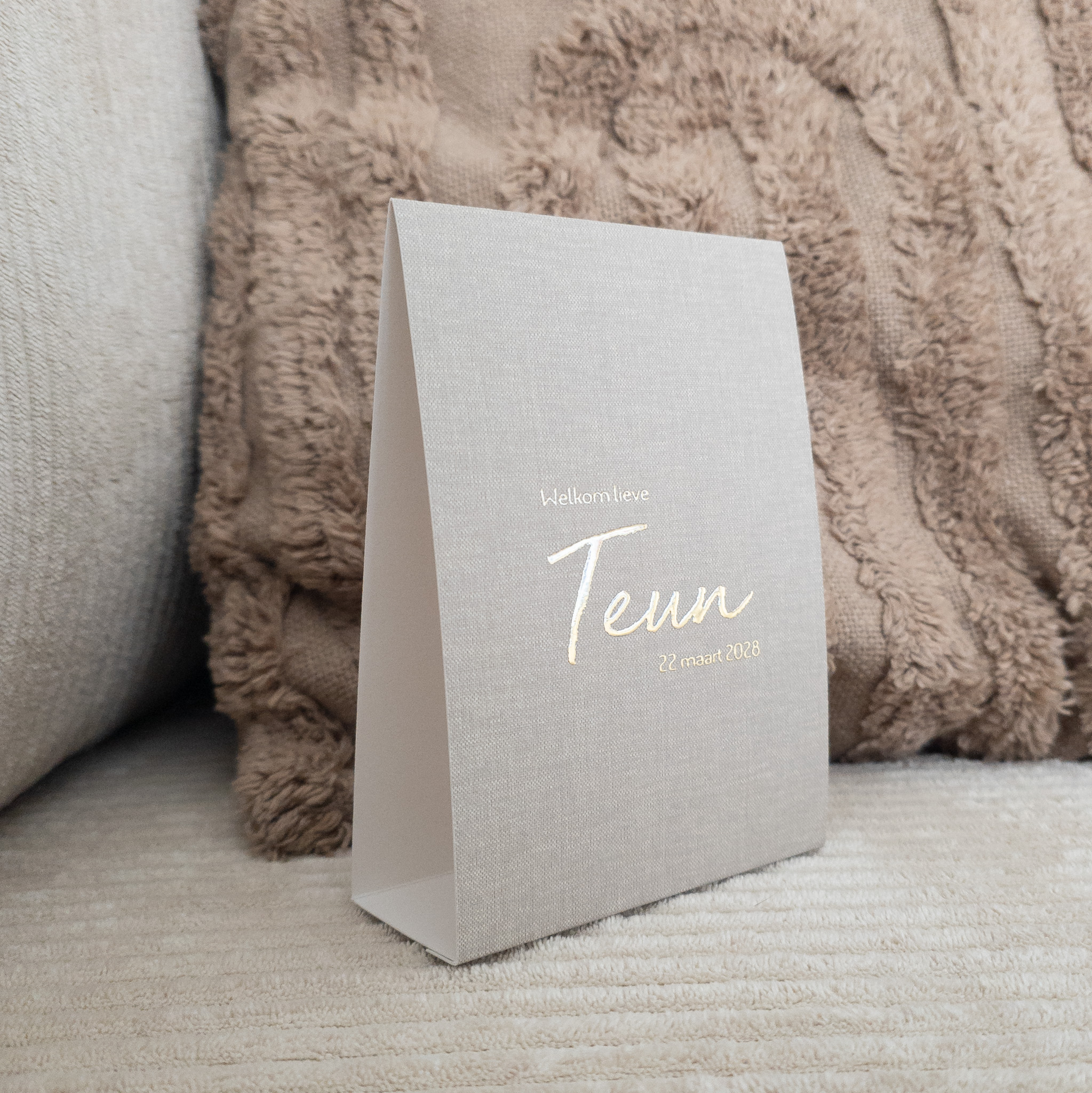 Tent geboortekaartje kaki linnenlook met goudfolie