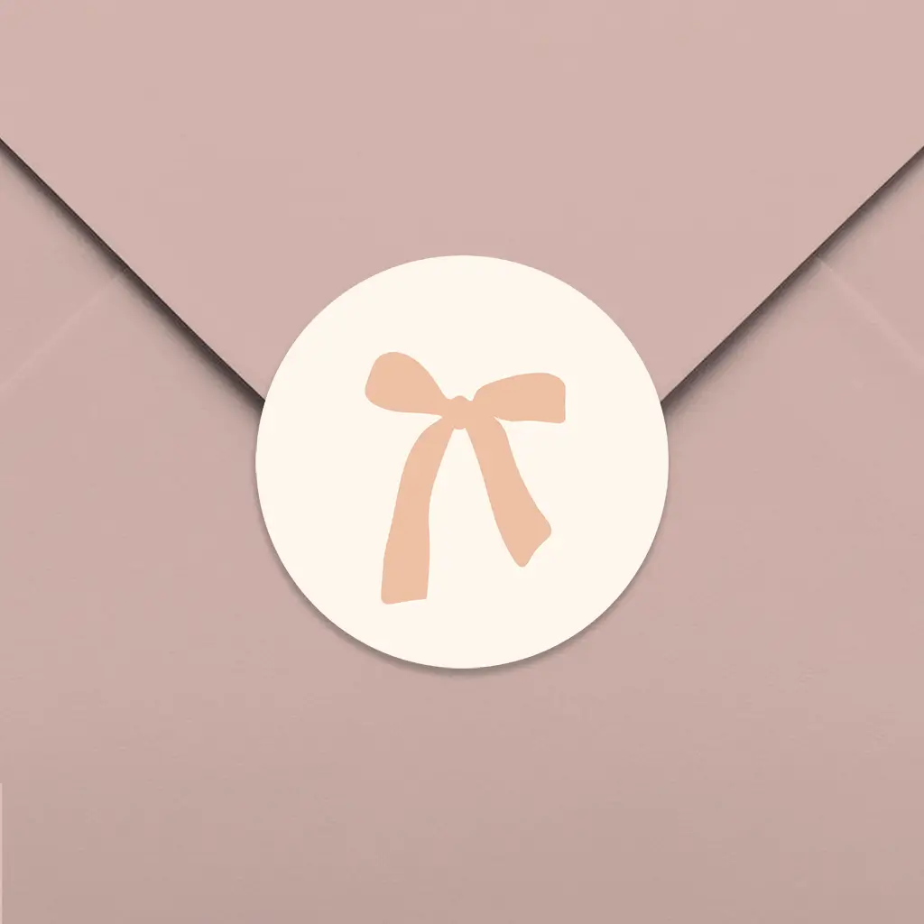 Beige sluitsticker met strik als illustratie - per 25 stuks