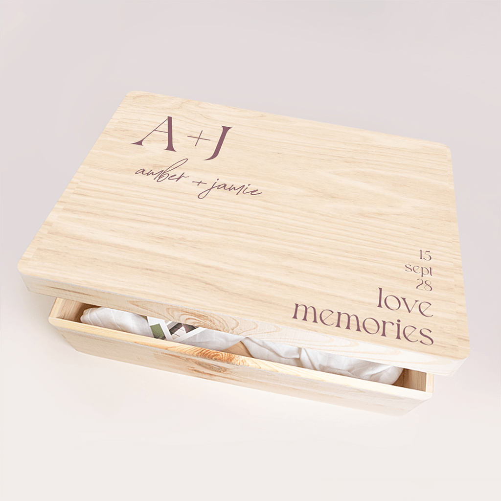 Bruiloft memorybox typografisch in neutrale kleuren