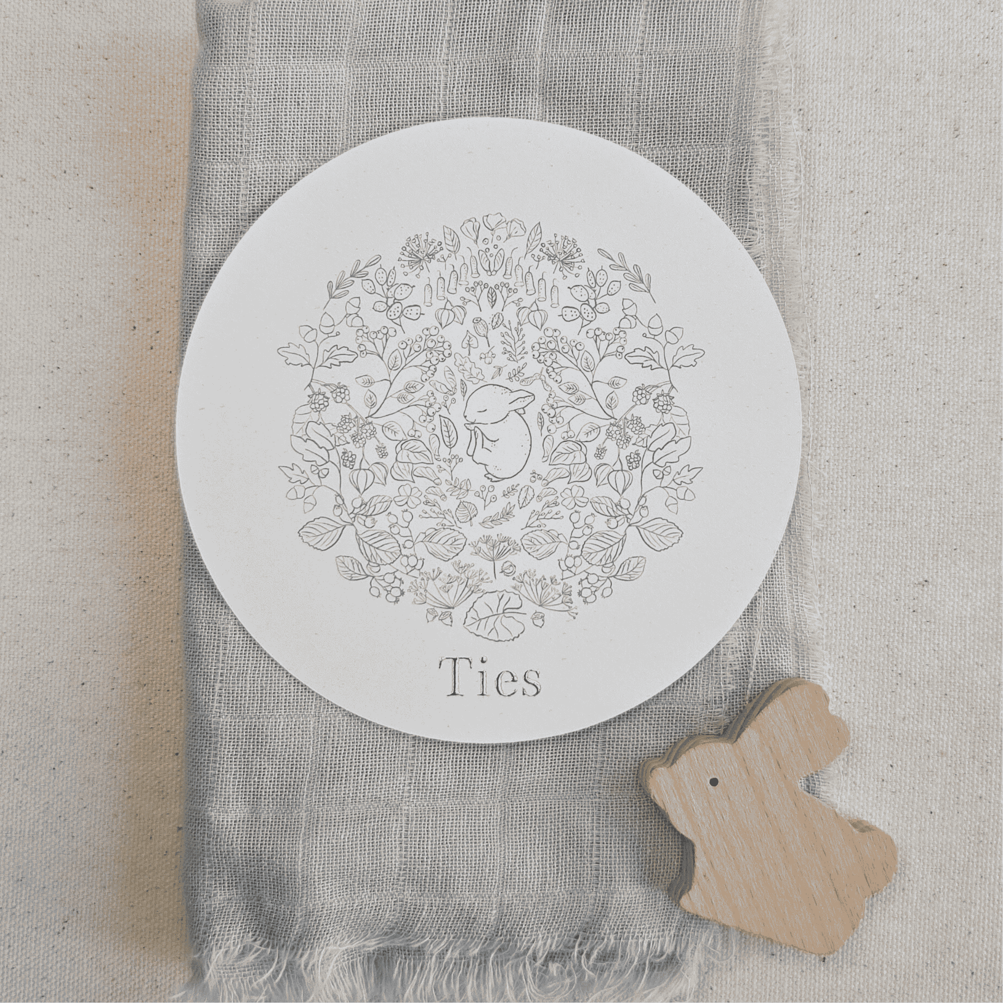 ROND GEBOORTEKAARTJE SLAPEND KONIJNTJE ZILVERFOLIE