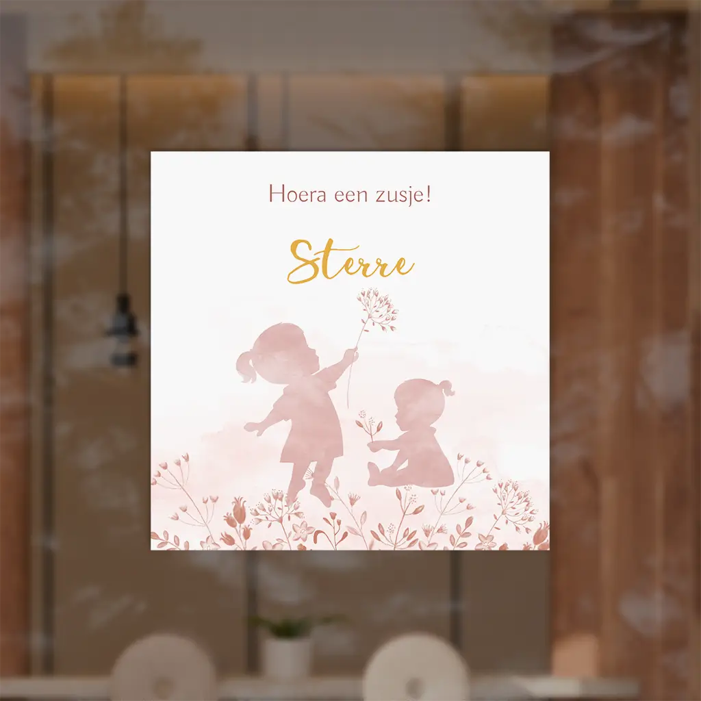 Roze raamsticker met aquarel van twee zusjes