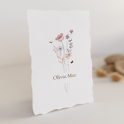 Klassiek geboortekaartje meisje met handgeschept look en bloemen