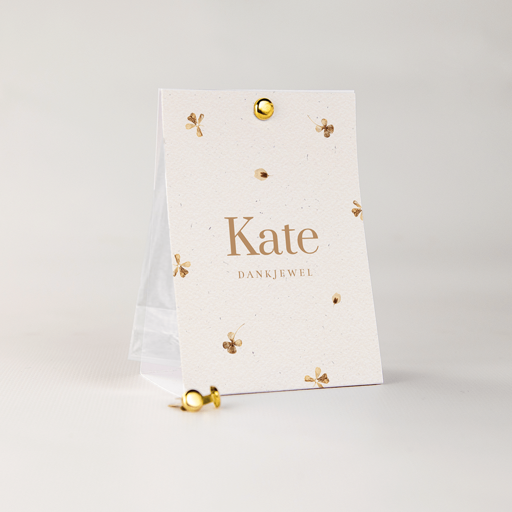 Tentkaartje met droogbloemen voor een meisje