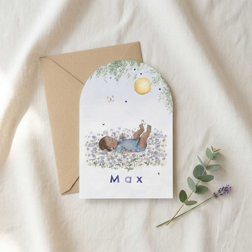 Halfrond geboortekaartje jongen met baby en bloemen
