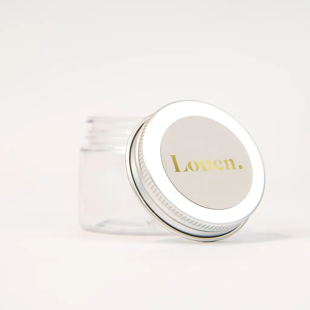 Naamsticker minimalistisch in zandkleur met goudfolie naam - per vel