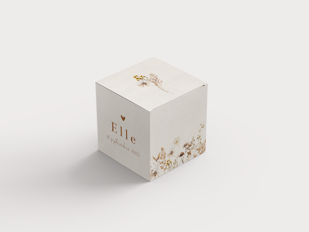 Doopsuikerdoosje met sierlijke bloemen