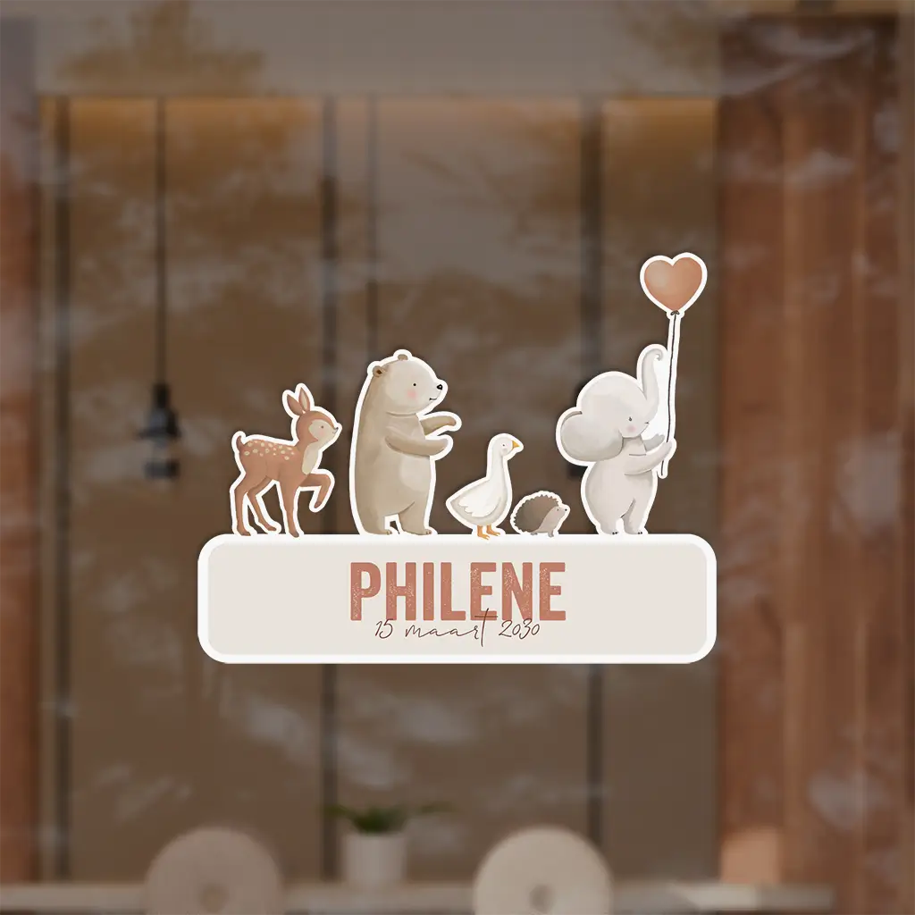 Vrolijke raamsticker met dierenparade in aardetinten