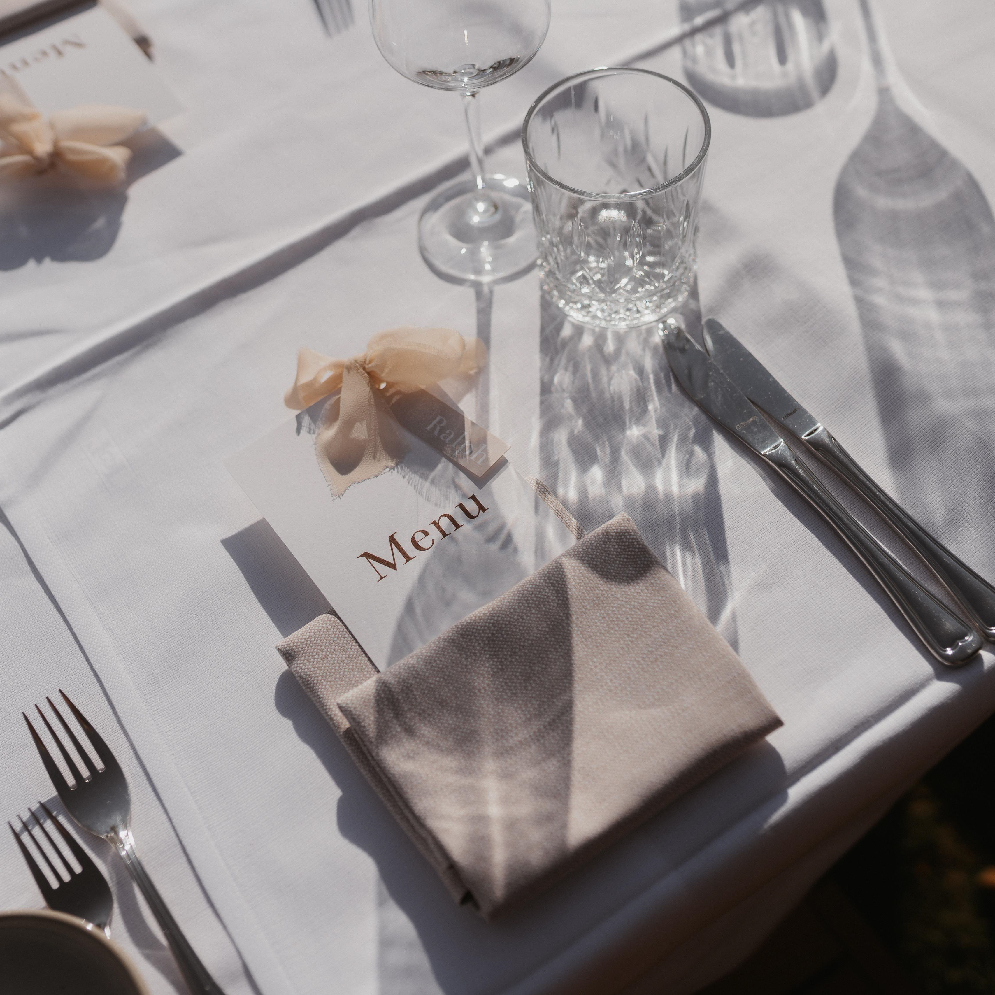 Menukaart wit beige bruin