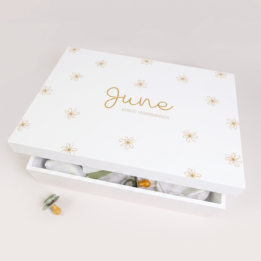 Memorybox wit met bloemetjespatroon en naam