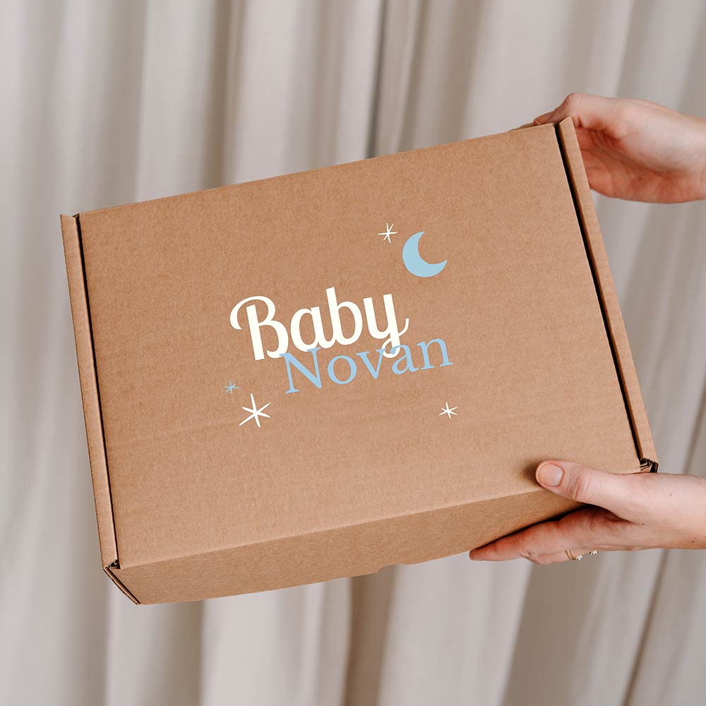 Dromerige cadeaudoos van kraft met maan, sterren en naam