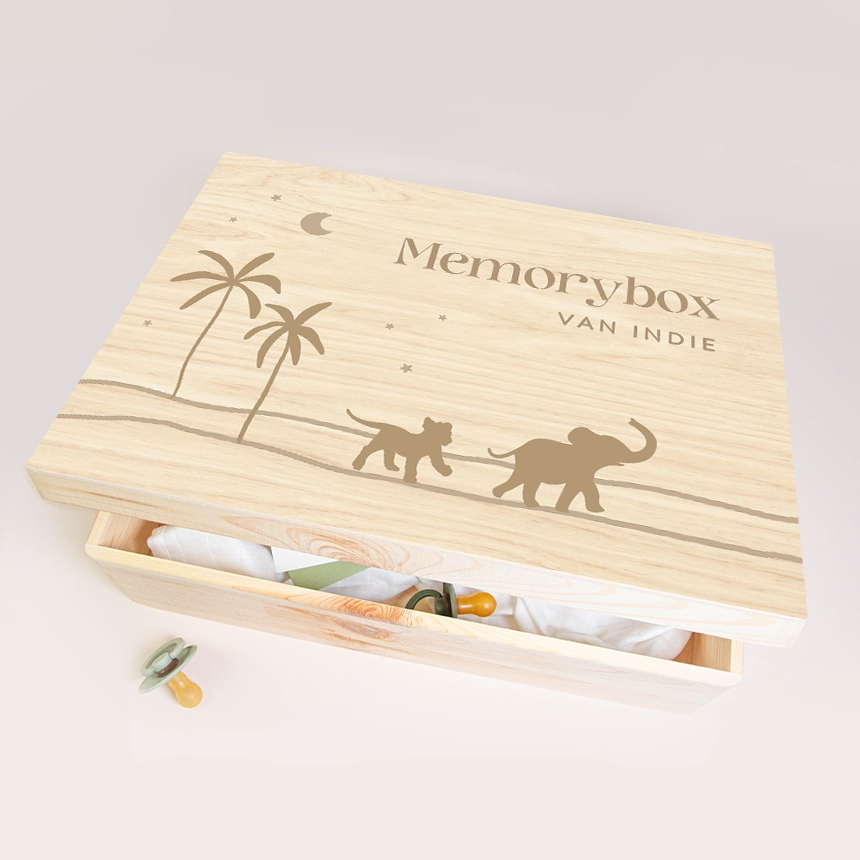 Memorybox met landschap en diertjes in neutrale kleuren