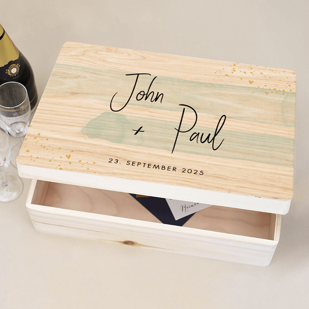 Hölzerne Erinnerungskiste Hochzeit mit Herzchen und Aquarell