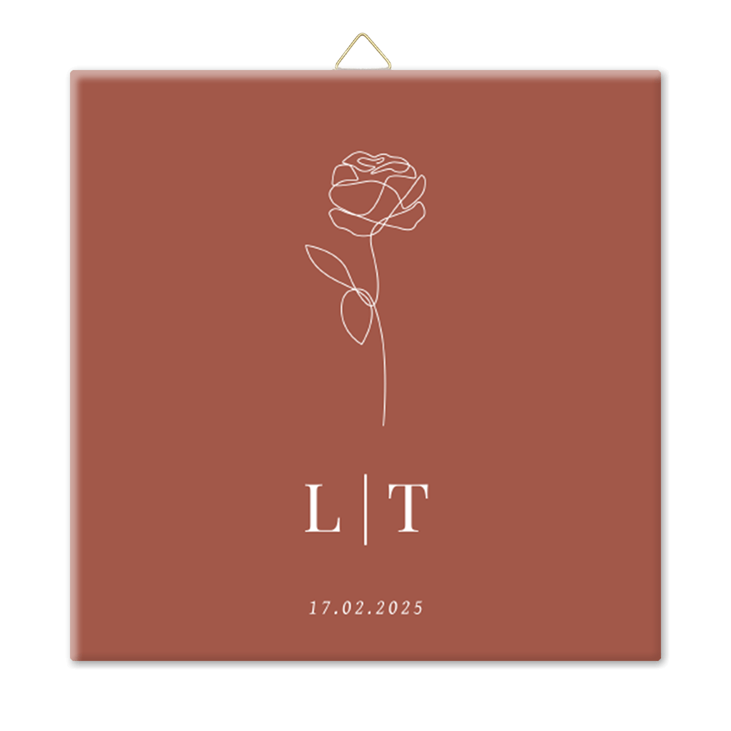 Keramiek tegeltje met getekende roos en initialen