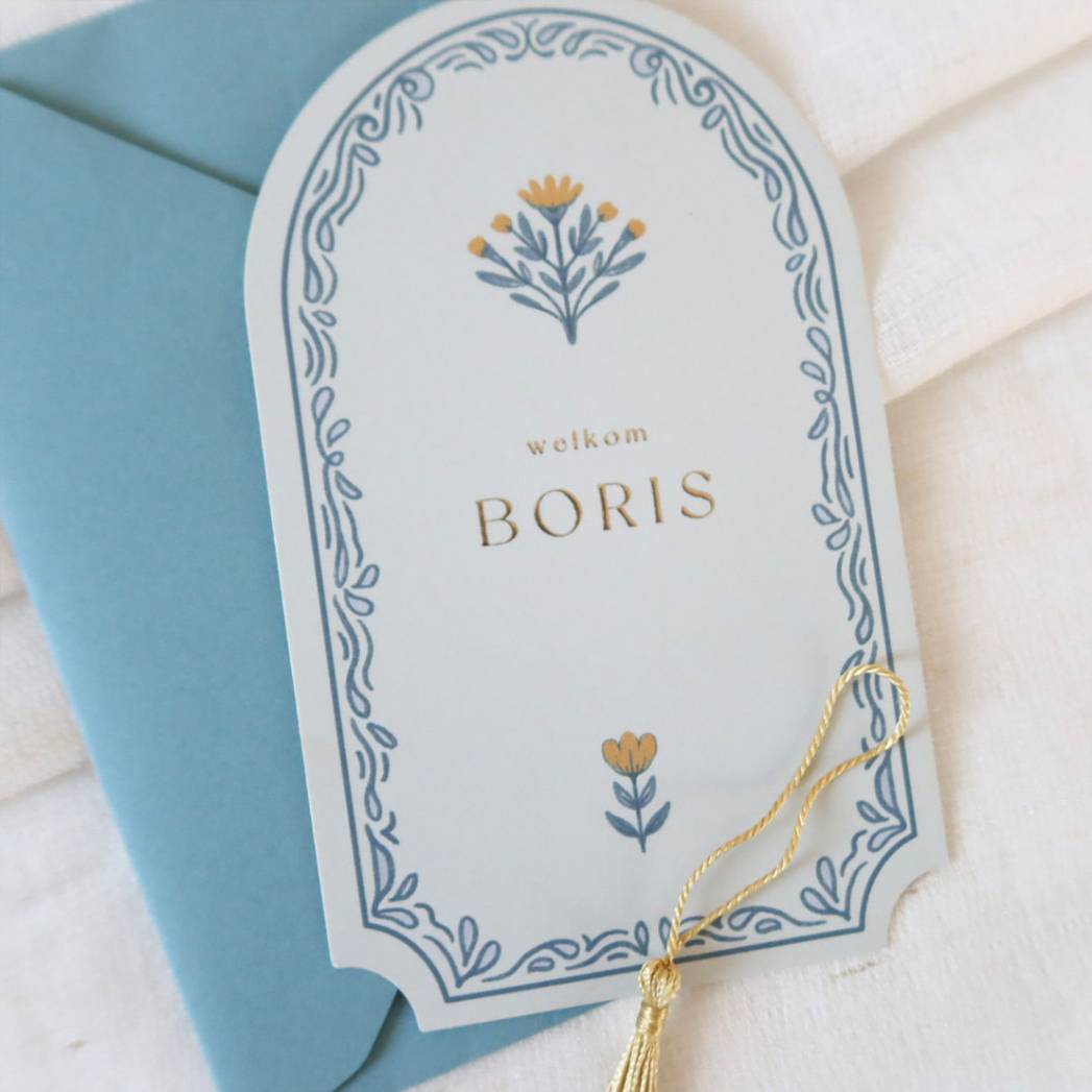 Geboortekaartje jongen met vintage bloemen in blauw met goud
