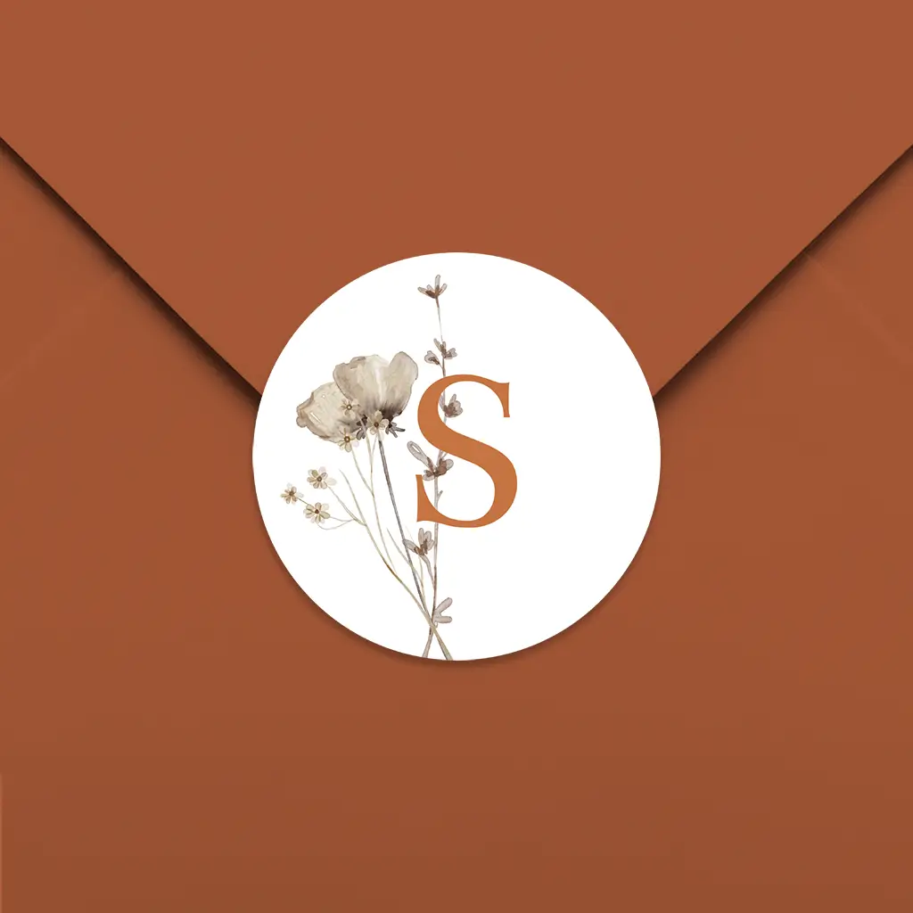 Stijlvolle sluitsticker met initiaal en droogbloemen - per 25 stuks