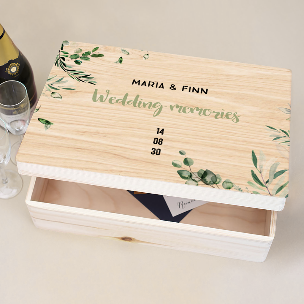 Erinnerungsbox Hochzeit mit Eukalyptuszweigen, verspielter Schrift