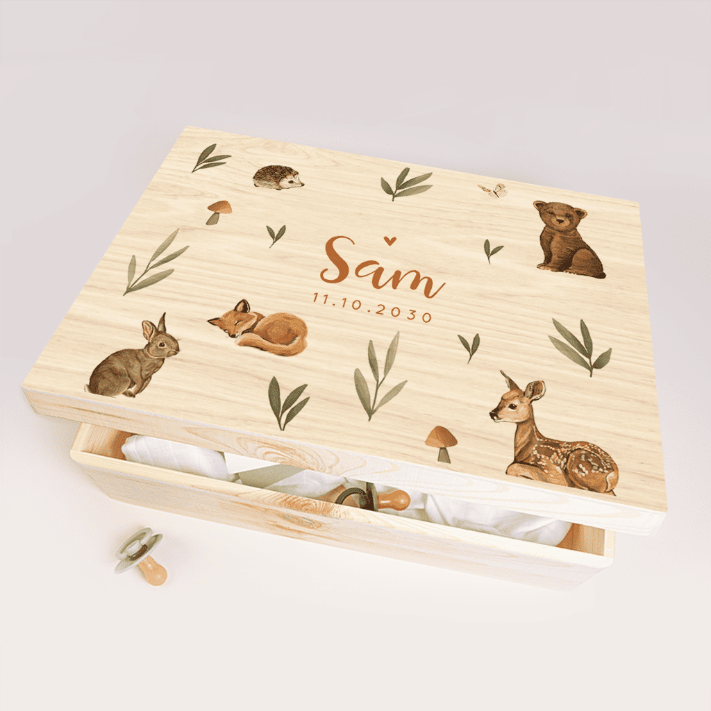 Erinnerungsbox aus Holz für Babys mit Waldtieren auf dem Deckel