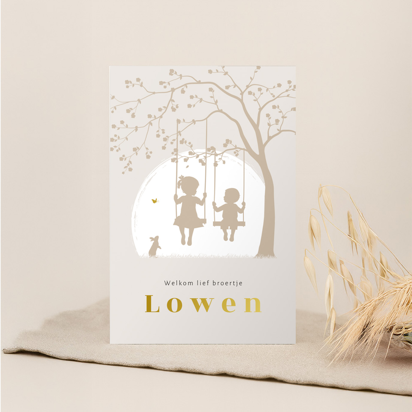 Luxe geboortekaartje broertje met grote zus op schommel