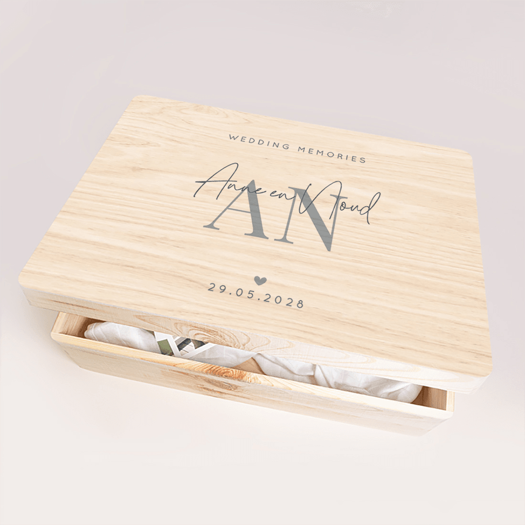 Bruiloft memorybox blauw met monogram