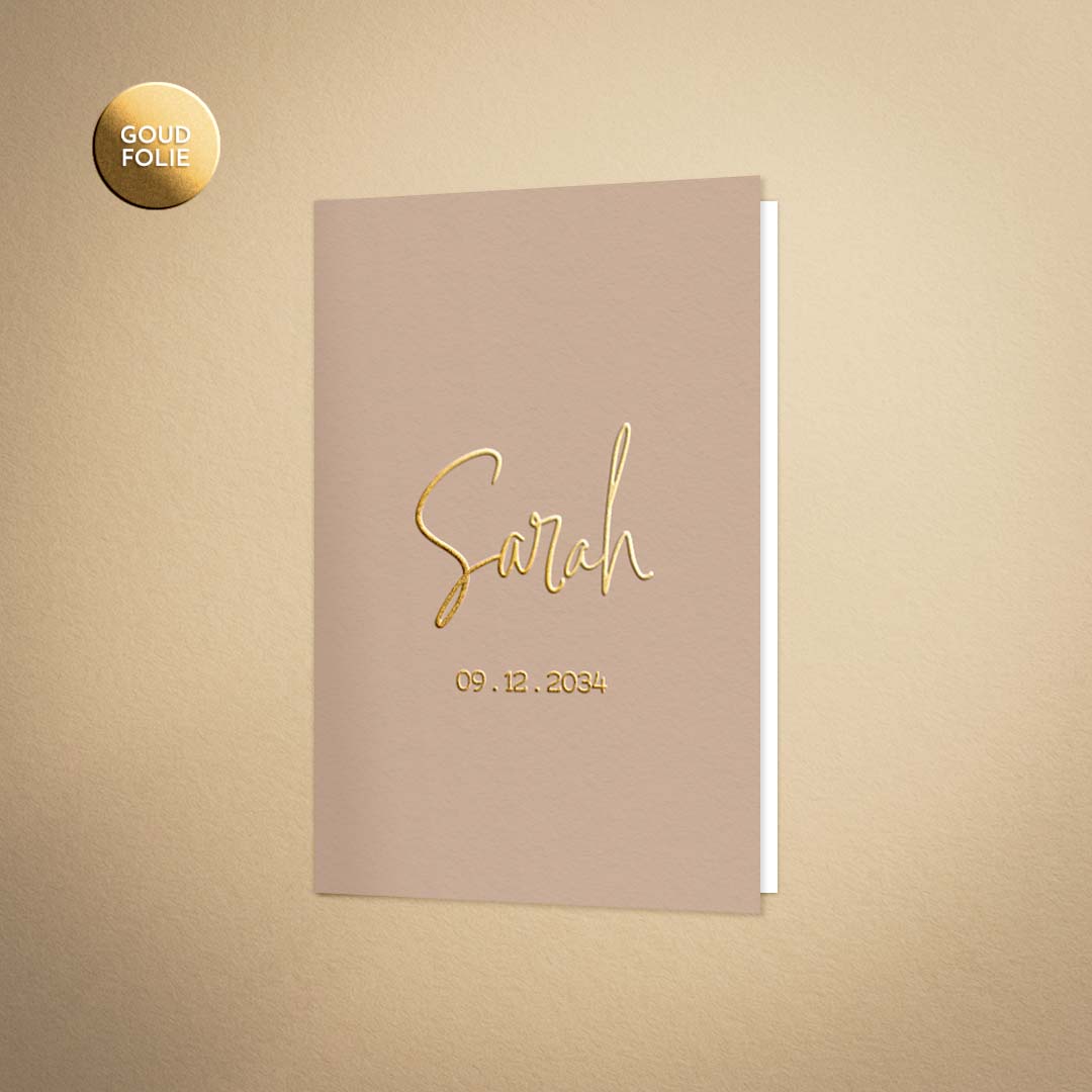 Minimalistisch geboortekaartje met goudfolie voor een meisje