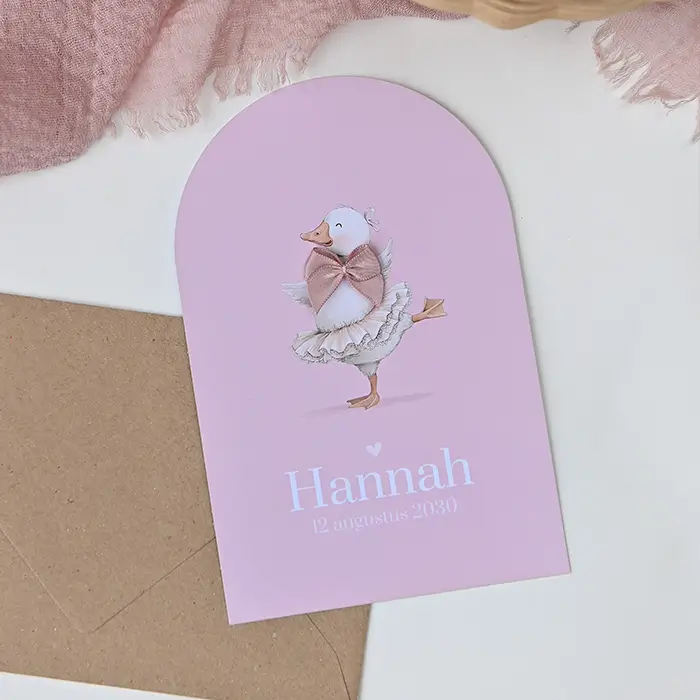 Klassiek oudroze geboortekaartje in boogvorm met gans en optioneel écht strikje