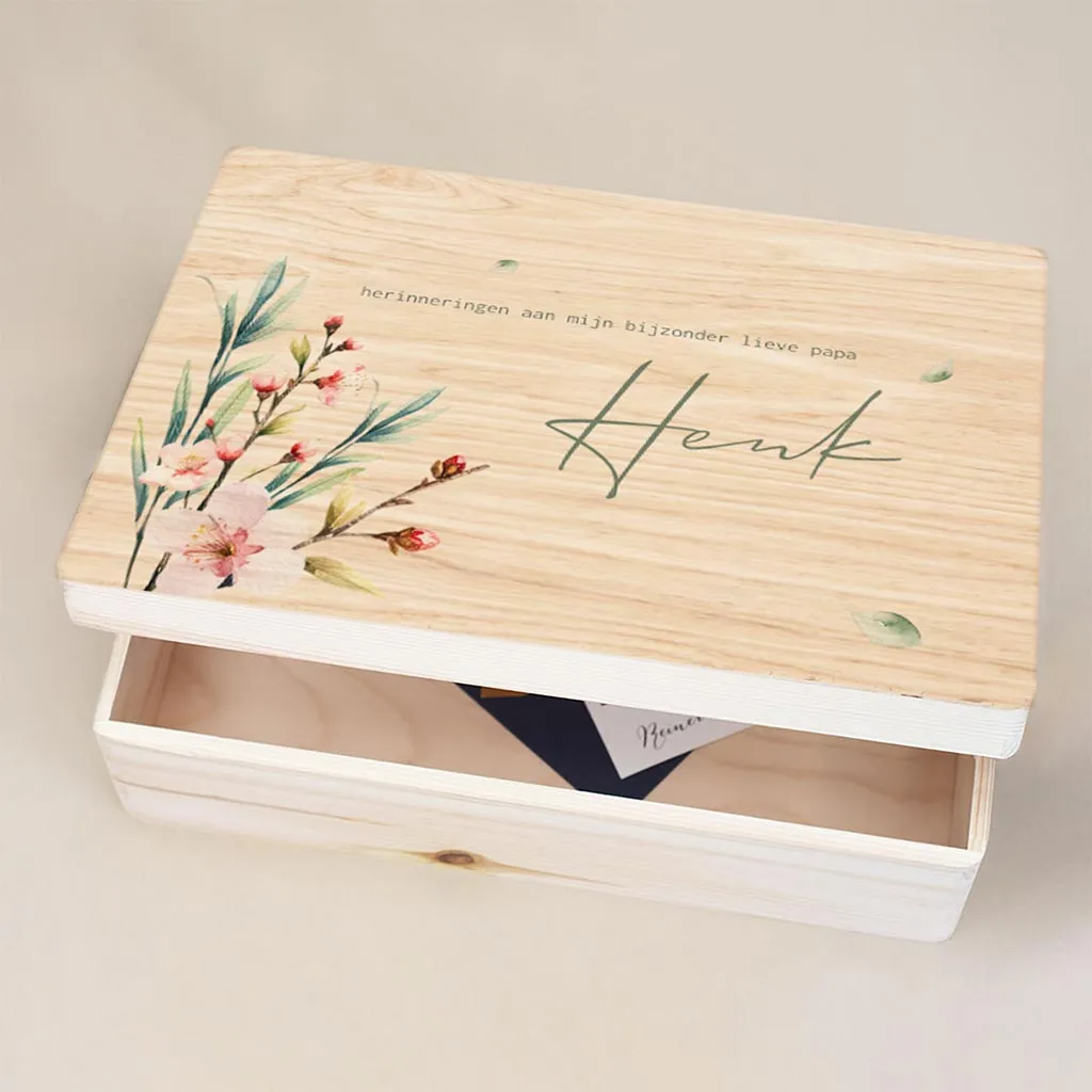 Houten herinneringskist met bloesem na overlijden - met naam
