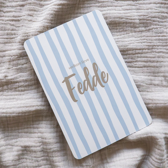 Stoer geboortekaartje geverfde strepen blauw