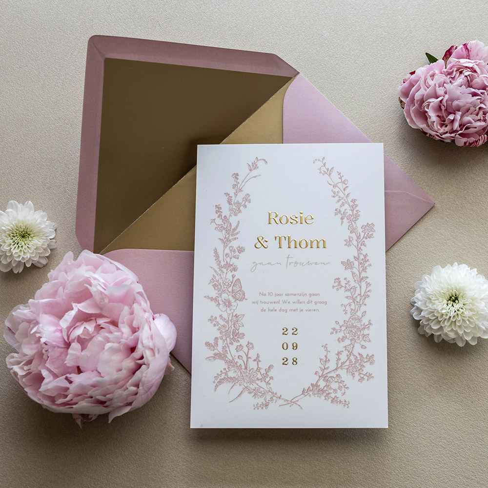 Trouwkaart vintage bloemen rand oudroze goudfolie