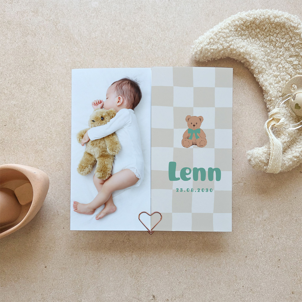 Unisex theatervouw geboortekaartje met blokpatroon, beer en eigen foto