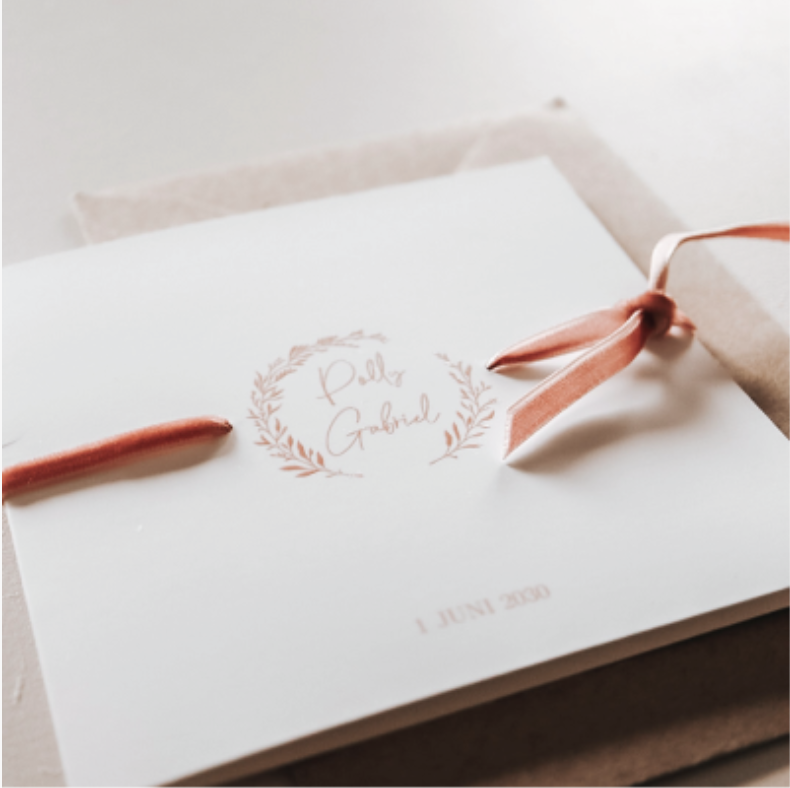 Trouwkaart met krans en 2 boorgaten