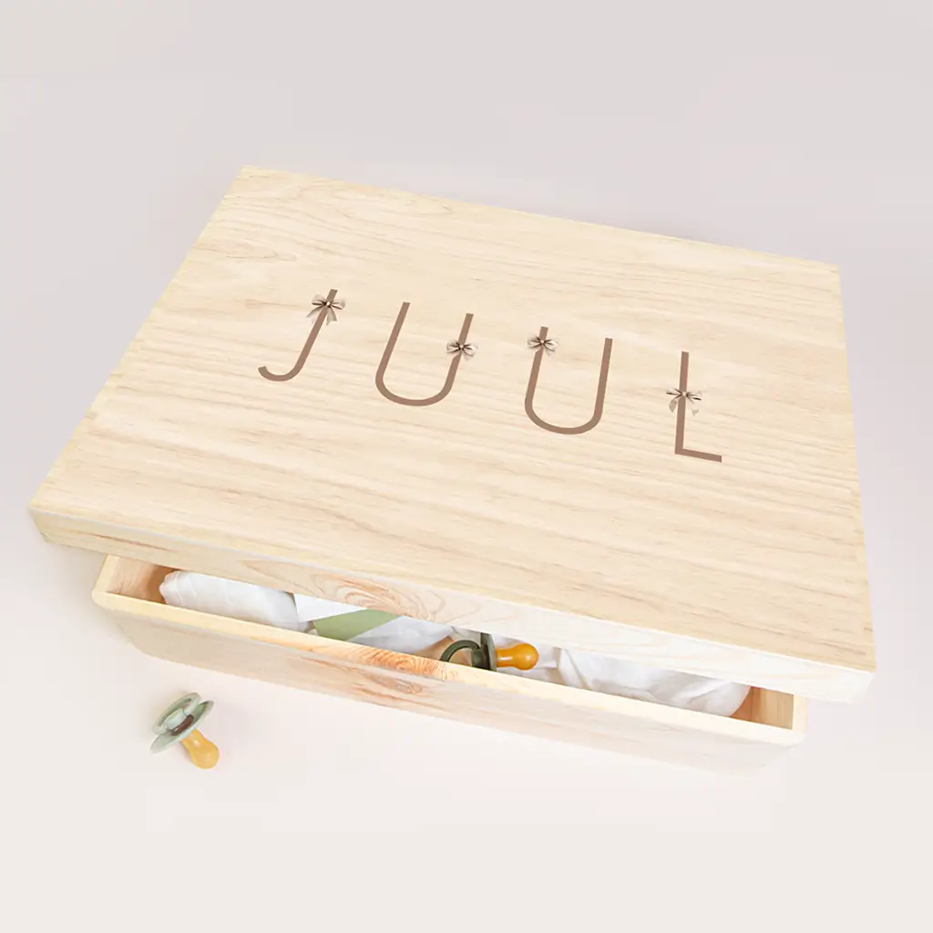 Memorybox met naam en bruine strikjes