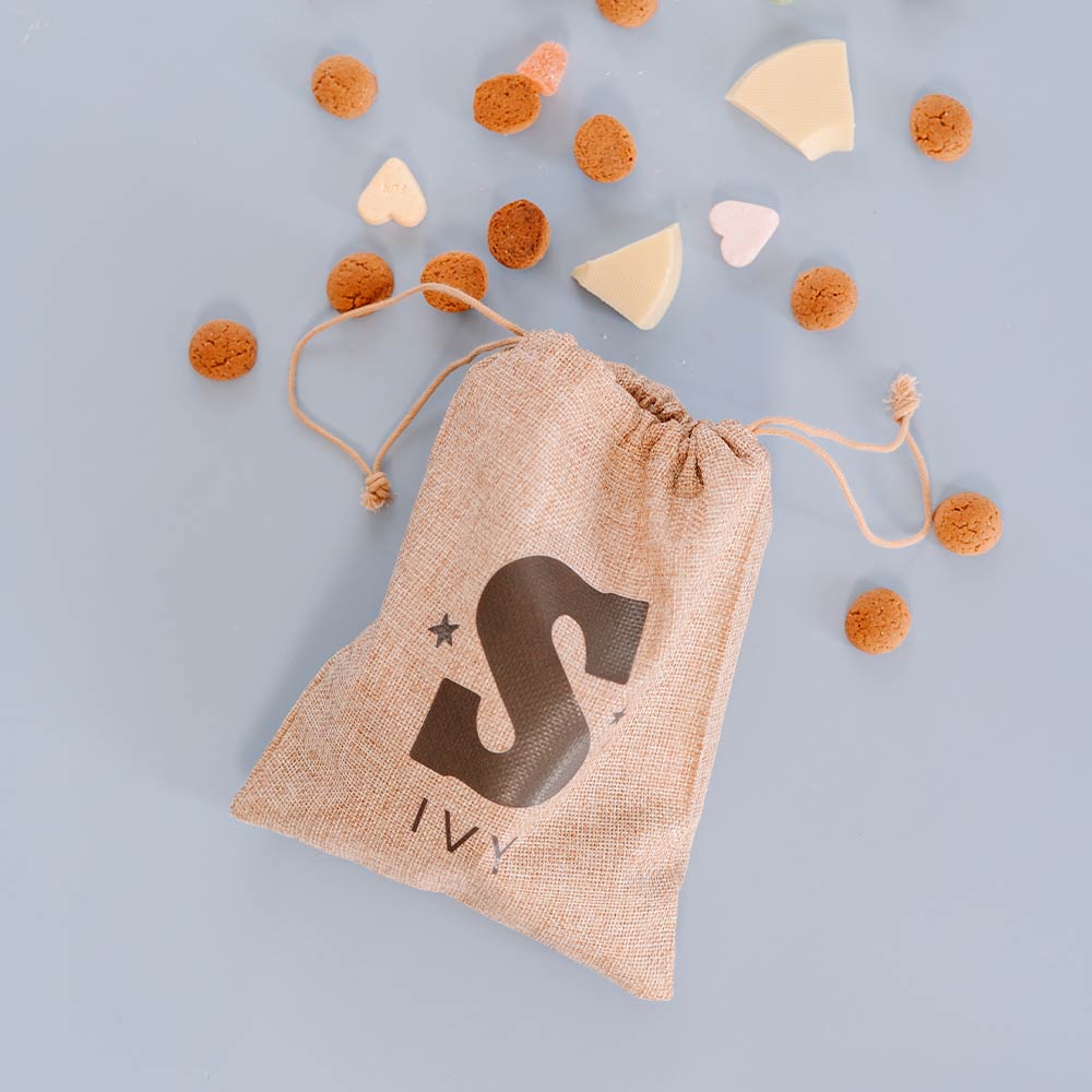 Jute pepernotenzakje met initiaal en naam