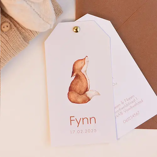 Stoer label geboortekaartje voor jongen met vos