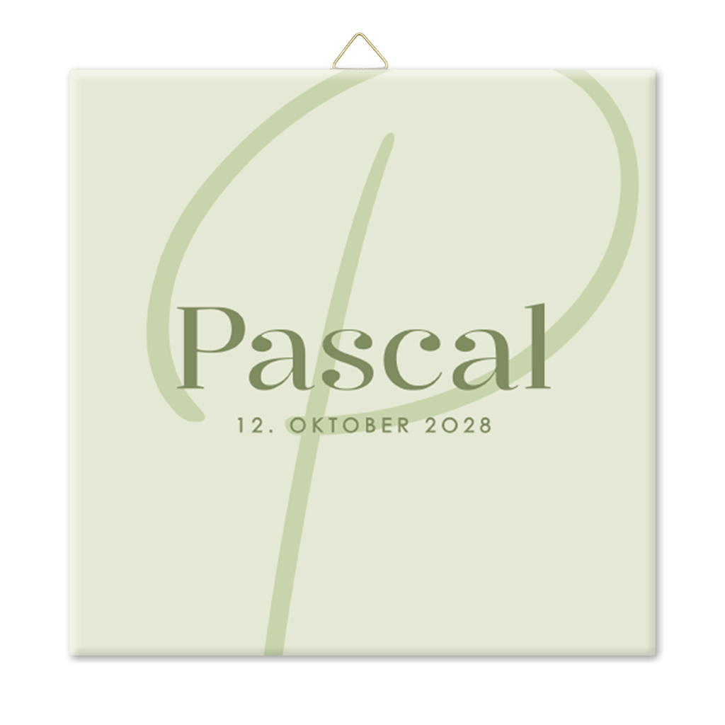 Grüne Fliese mit Namen und großer Initiale