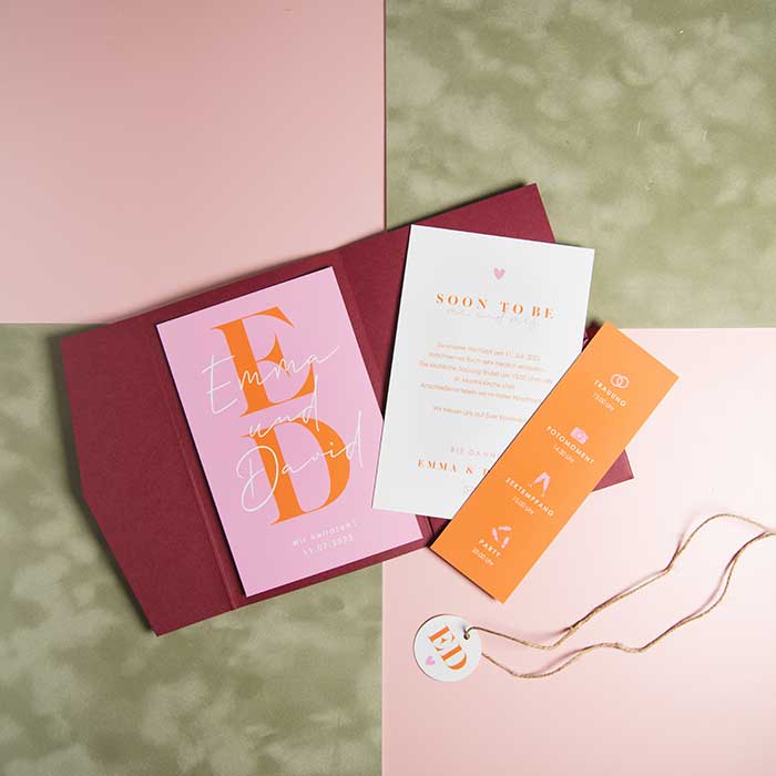 Typografische Hochzeitseinladung (Pocketfold) mit Colourblocking