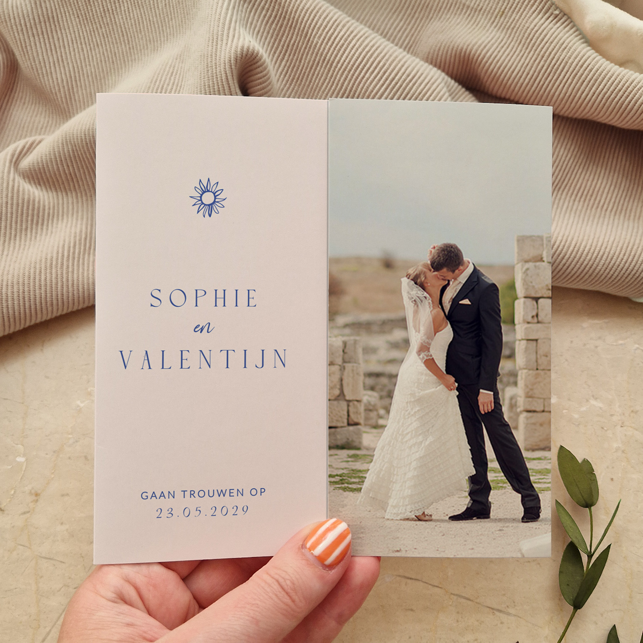 Basic theatervouw trouwkaart met zon en foto