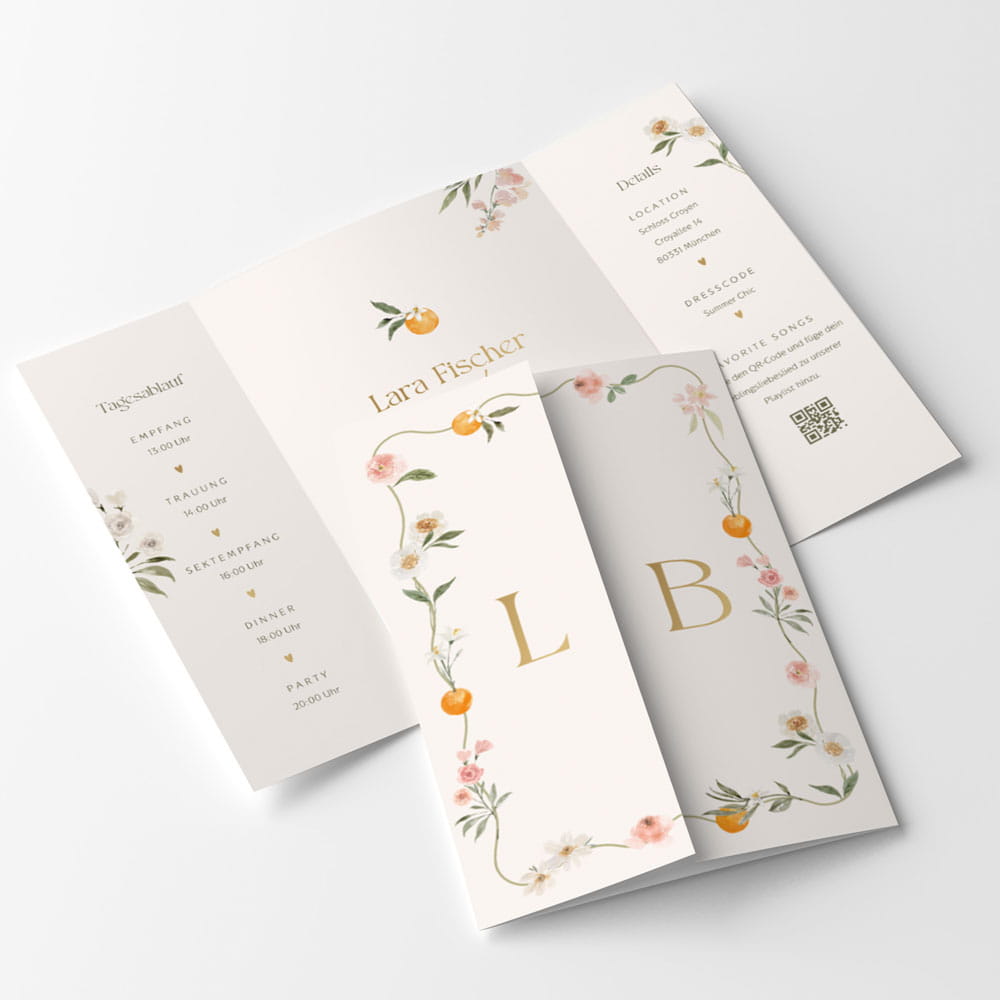 Sommerliche Hochzeitseinladung als Faltkarte mit Blumen, Orangen und Mattgoldfolie