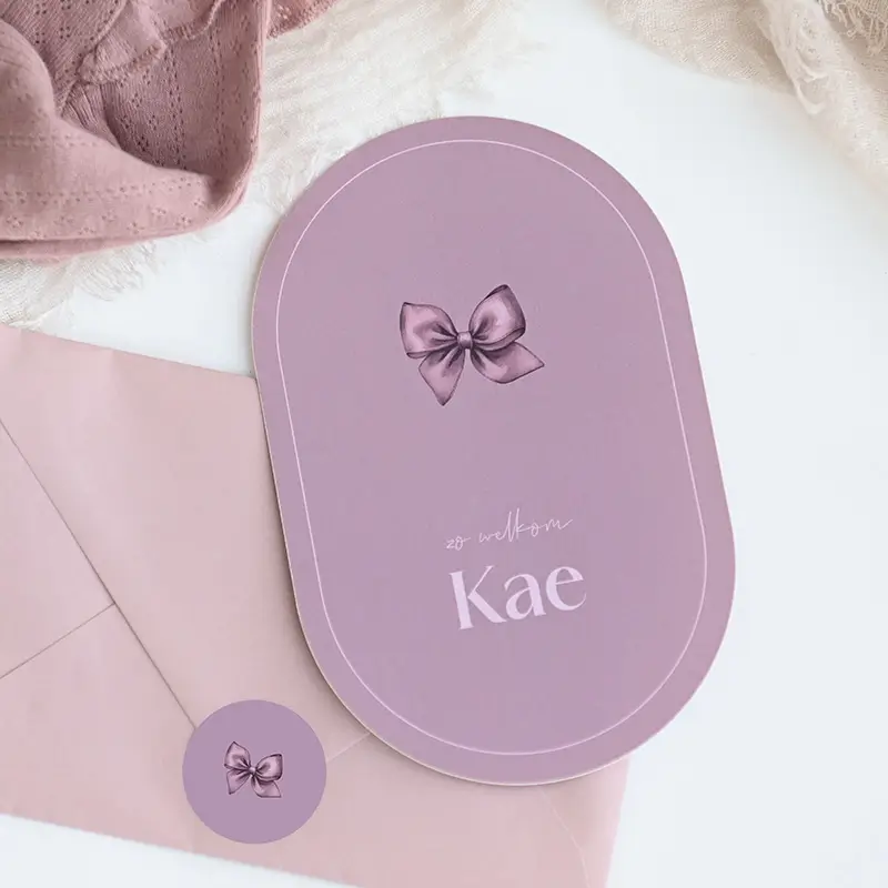 Ovaal geboortekaartje meisje paars met strikje