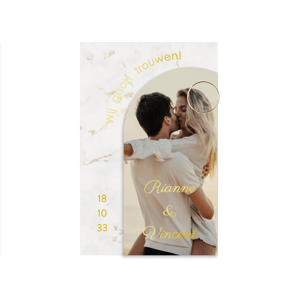Tweedelige trouwkaart met luxe foliedruk en marmeren achtergrond