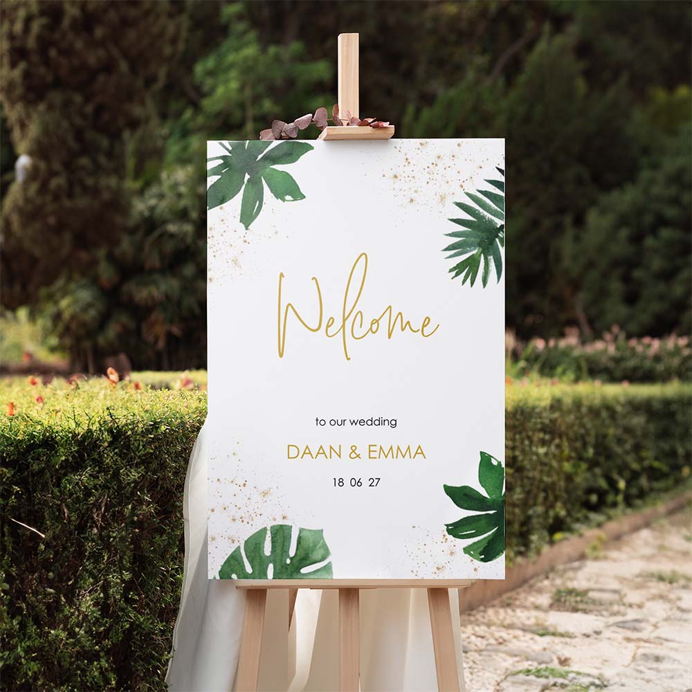 Tropisch bruiloftsbord met bladeren en gouden spetters