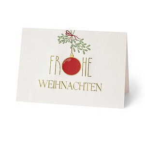 Geschäftliche Weihnachtskarte Tannenzweit mit Weihnachtsbaumkugel