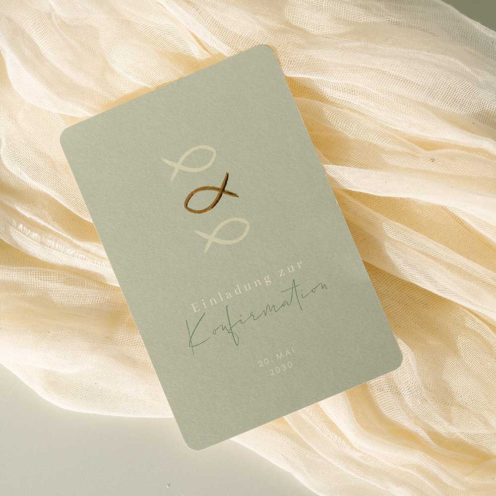 Grüne Einladung zur Konfirmation mit Ichthys-Fisch in Goldfolie