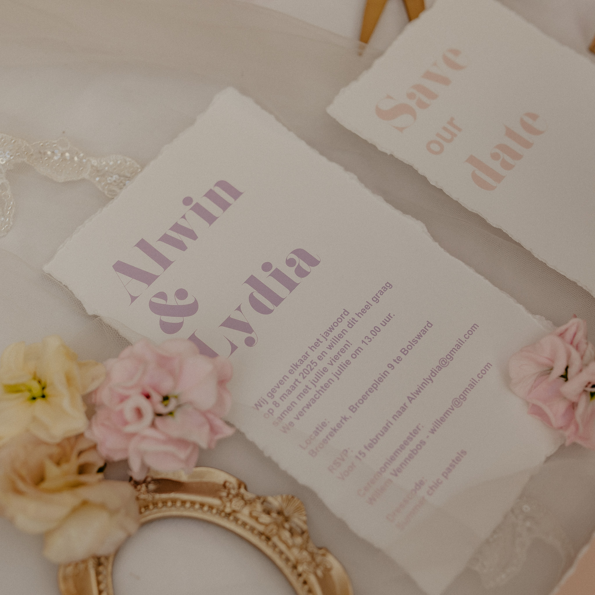 Trouwkaart handgeschept look lila