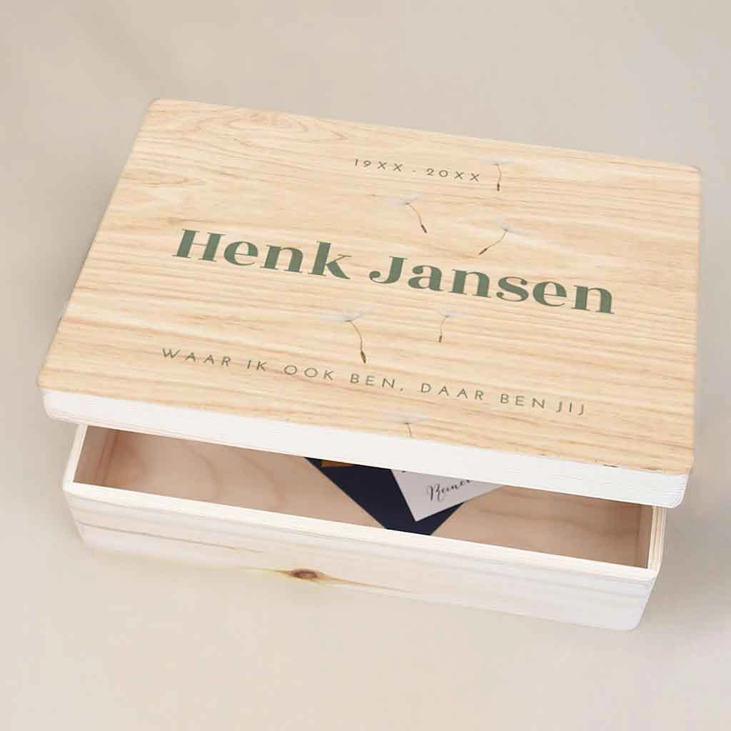 Houten herinneringskist met naam - persoonlijk en liefdevol