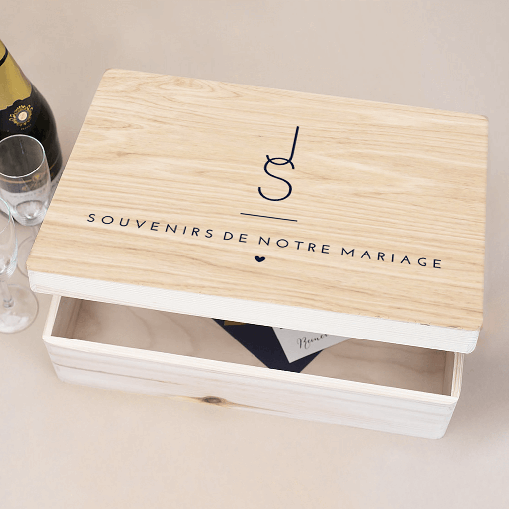Boîte à souvenirs noble avec initiales des mariés