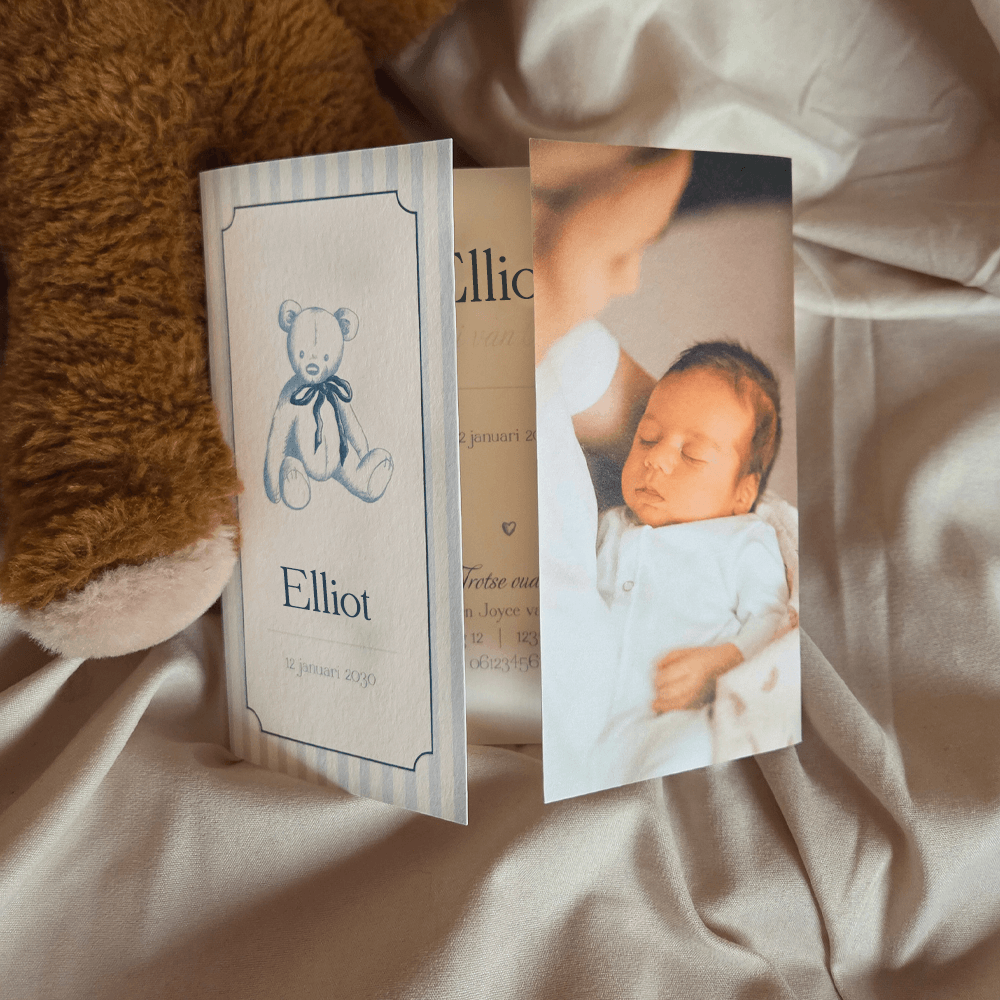 Theatervouw jongens geboortekaartje klassiek met beertje en hoogglans