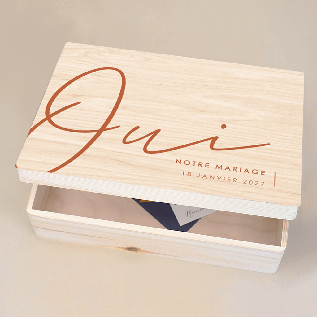 Boîte à souvenirs avec grand 'oui' et date du mariage