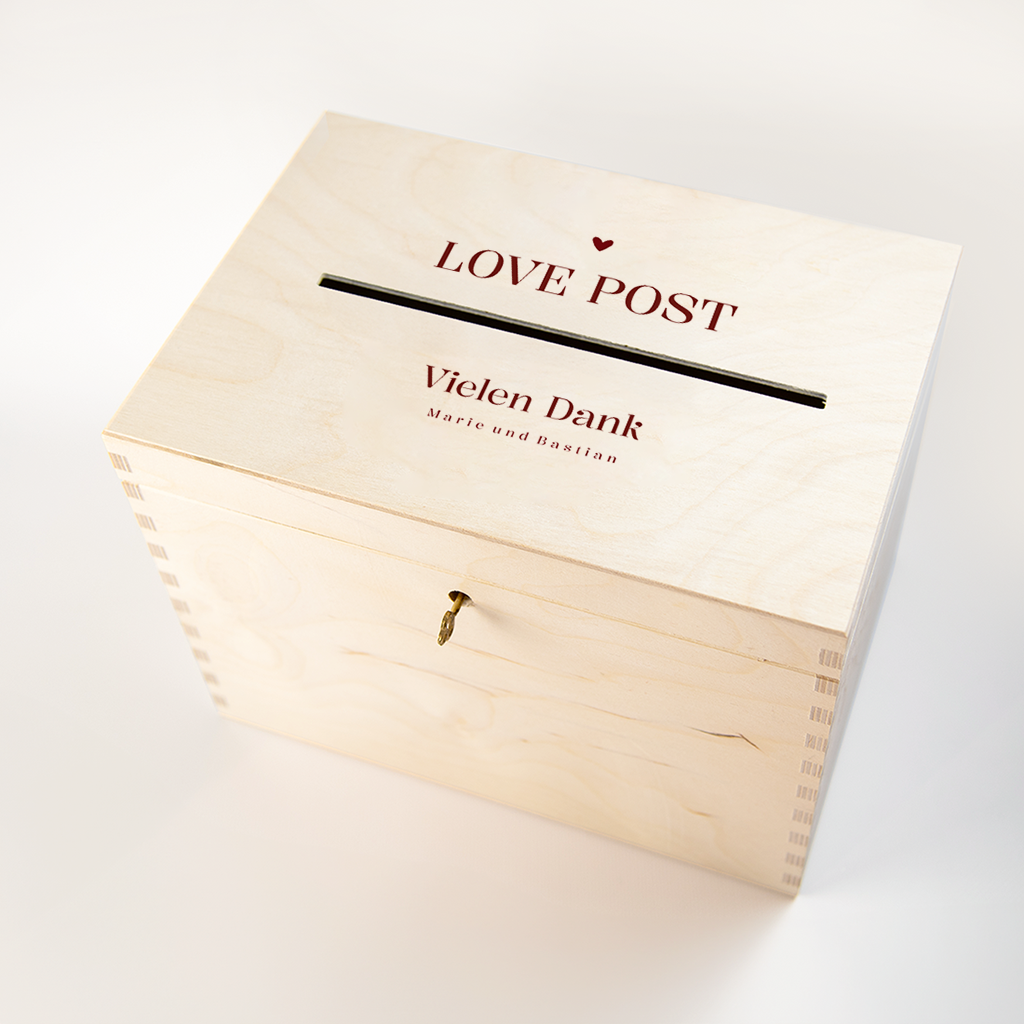 Kartenbox zur Hochzeit mit Schrift in Trendfarbe Cherry