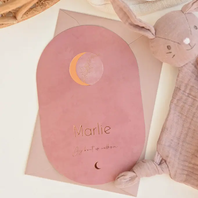 Luxe roségoudfolie geboortekaartje met maan, takje en velvet-look