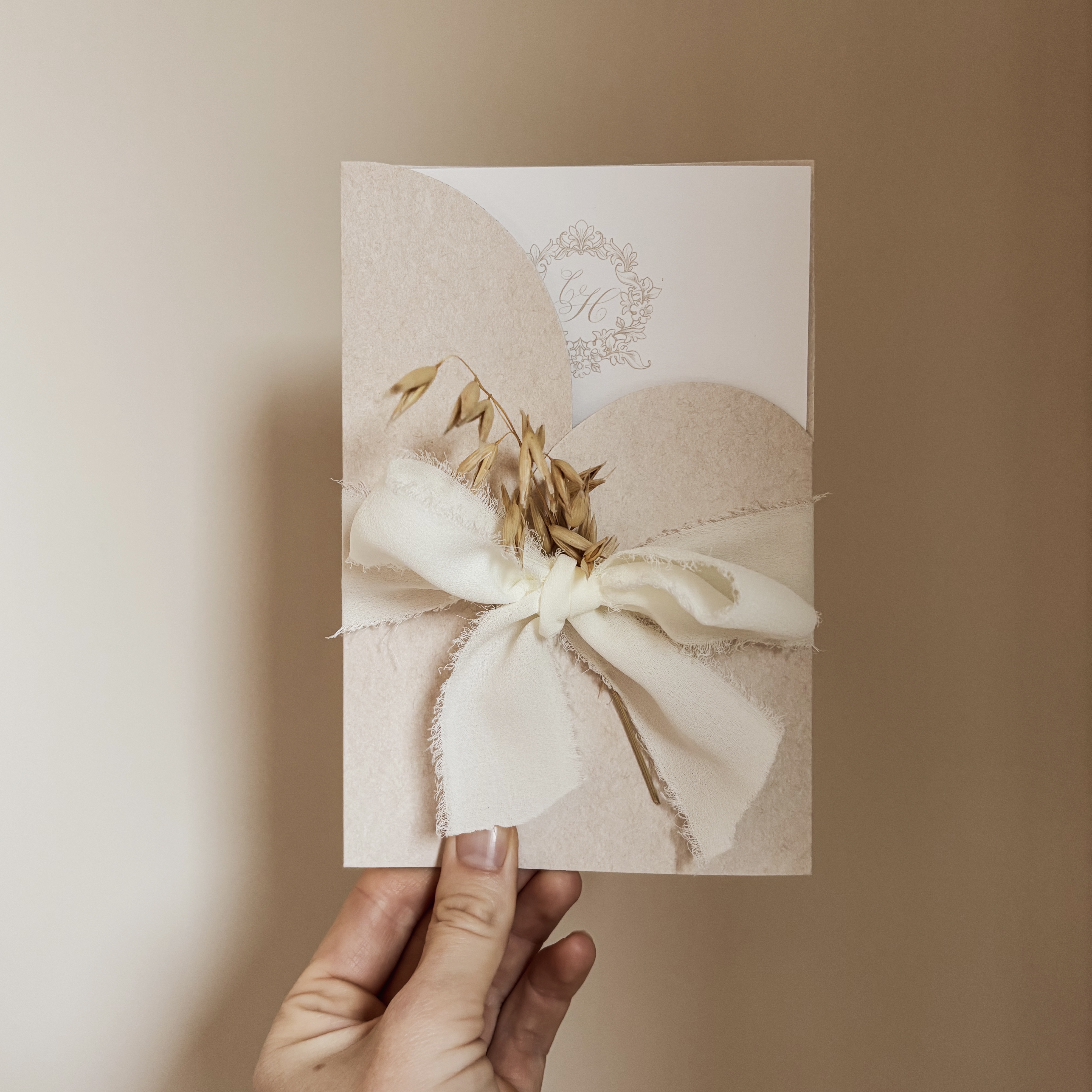 Beige drieluikmapje met structuur